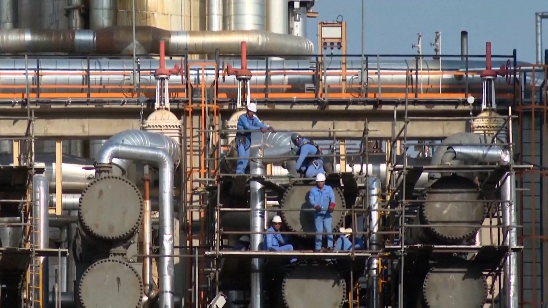 अन्तर्राष्ट्रिय बजारमा तेलको मूल्य घट्यो, अमेरिका-...